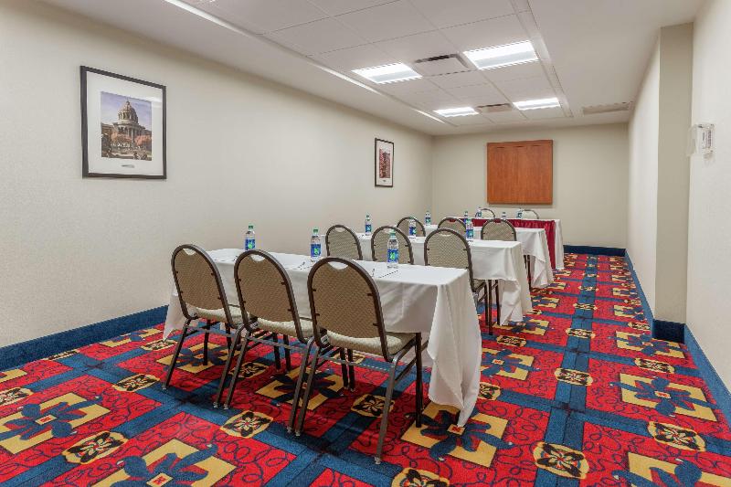 Hampton Inn Jefferson City At The Capital Mall image