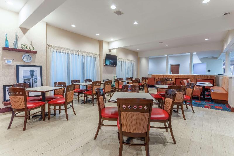 Hampton Inn Jefferson City At The Capital Mall image