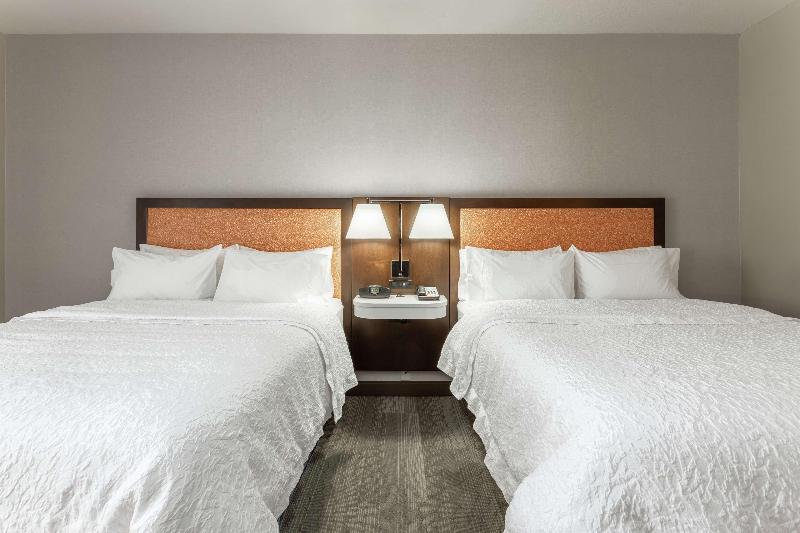 Hampton Inn Jefferson City At The Capital Mall image