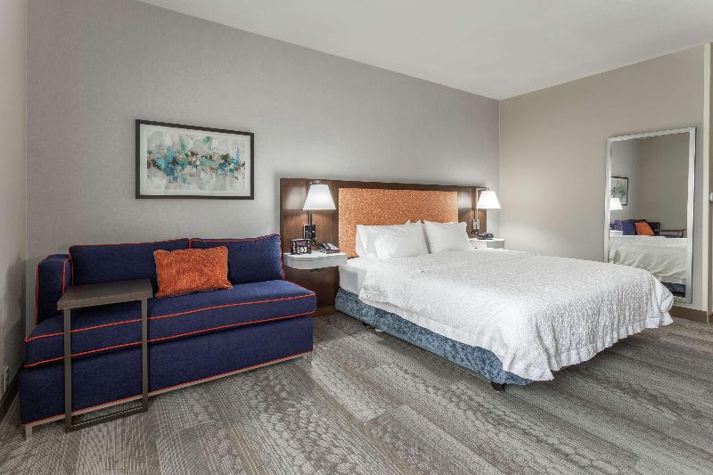 Hampton Inn Jefferson City At The Capital Mall image