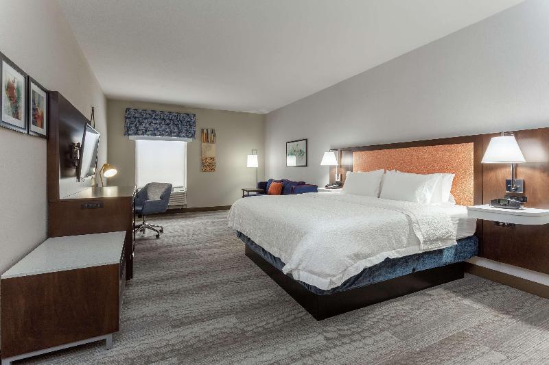 Hampton Inn Jefferson City At The Capital Mall image