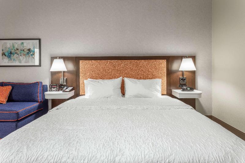 Hampton Inn Jefferson City At The Capital Mall image
