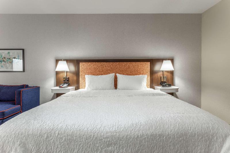Hampton Inn Jefferson City At The Capital Mall image