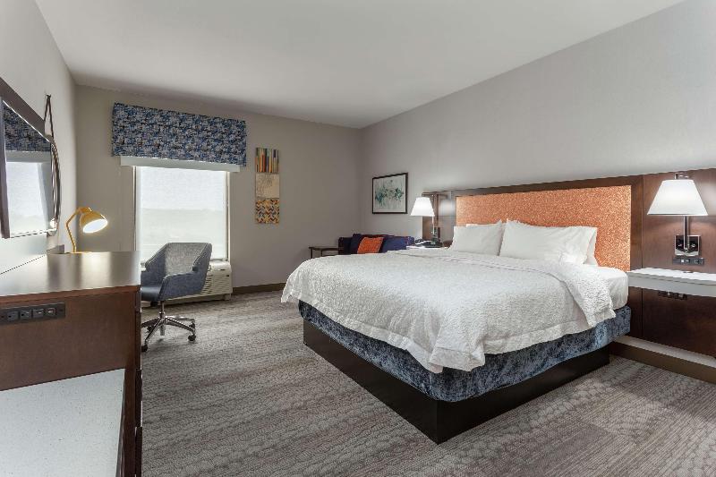 Hampton Inn Jefferson City At The Capital Mall image