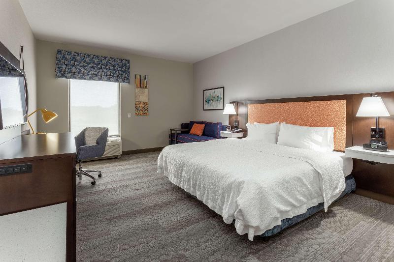 Hampton Inn Jefferson City At The Capital Mall image