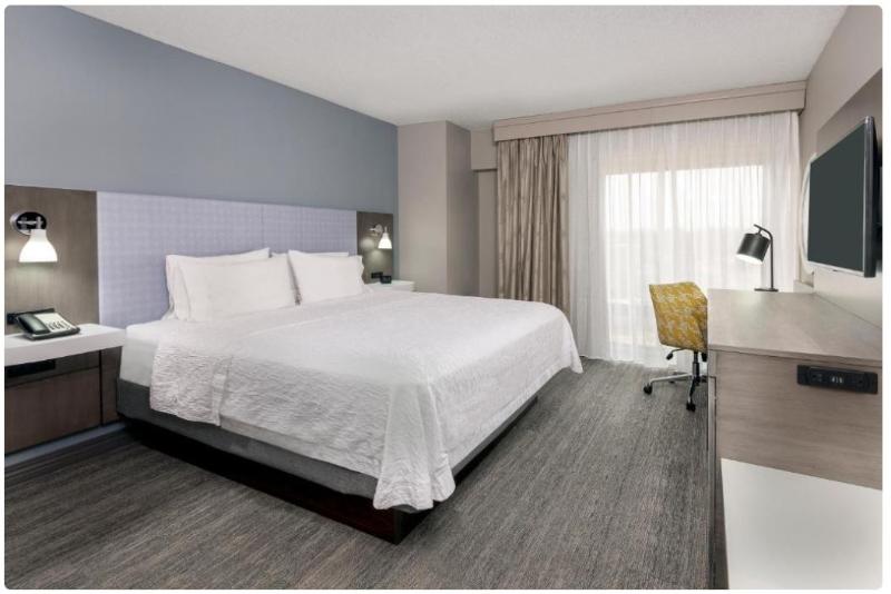 Hampton Inn & Suites Kansas City-Country ClubPlaza image
