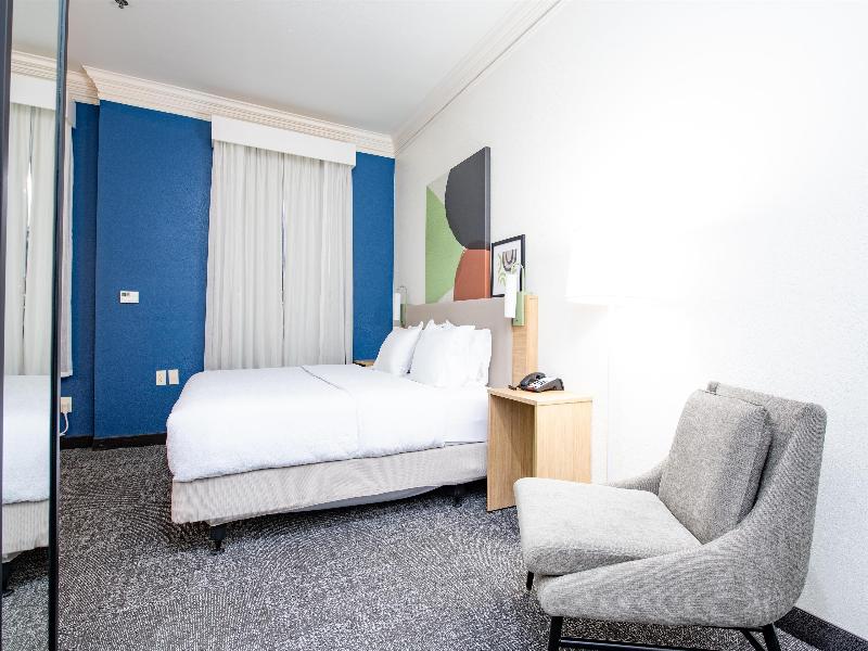 Spark By Hilton Lafayette 5