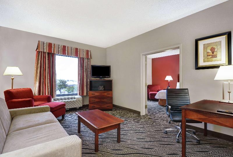Hampton Inn Fayetteville image