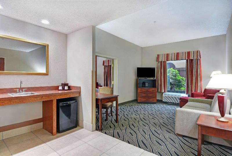 Hampton Inn Fayetteville image