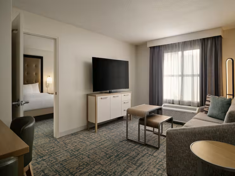 SUITE TWO QUEEN BEDS ONE BEDROOM — photo 4