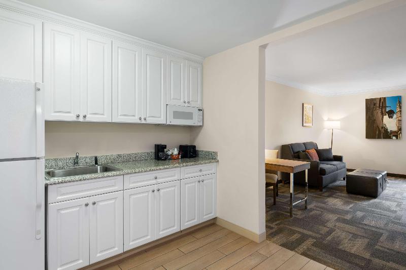 Hampton Inn Charleston-North image