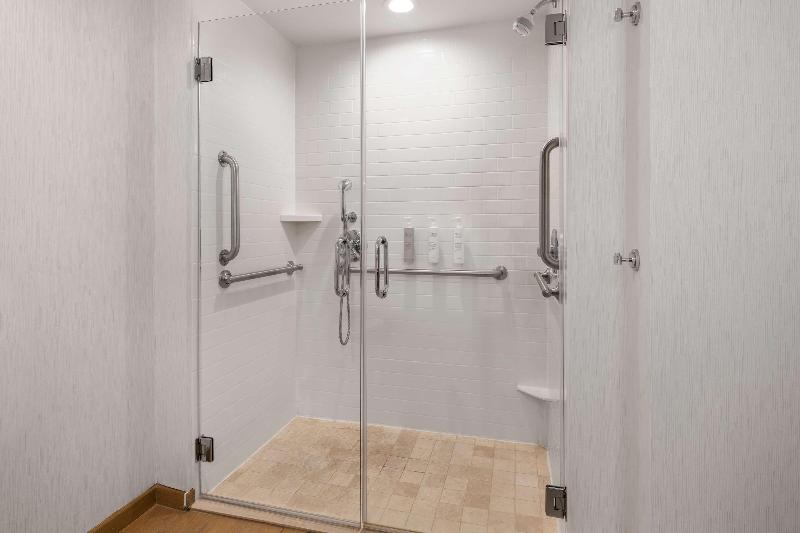 Hampton Inn Charleston-North image