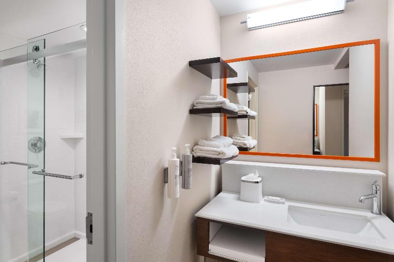 Hampton Inn Charleston-North image