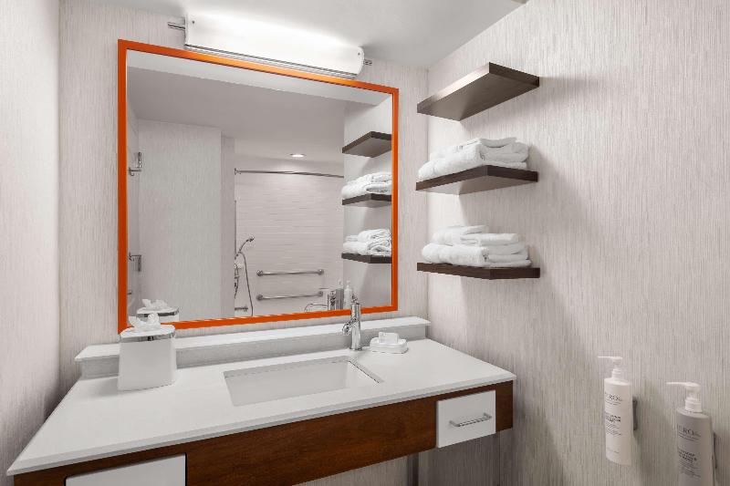 Hampton Inn Charleston-North image