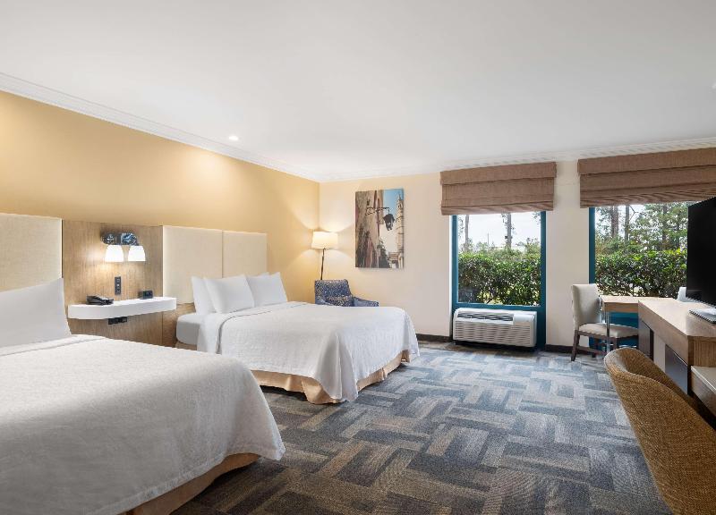 Hampton Inn Charleston-North image