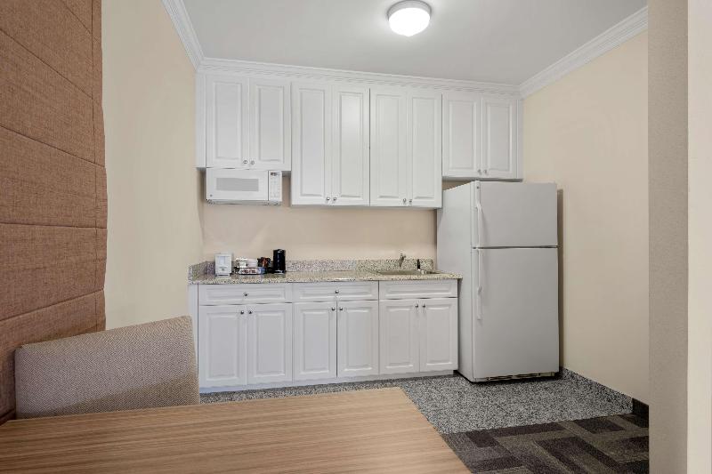 Hampton Inn Charleston-North image