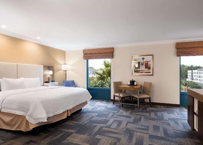 Hampton Inn Charleston-North image