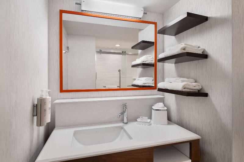 Hampton Inn Charleston-North image