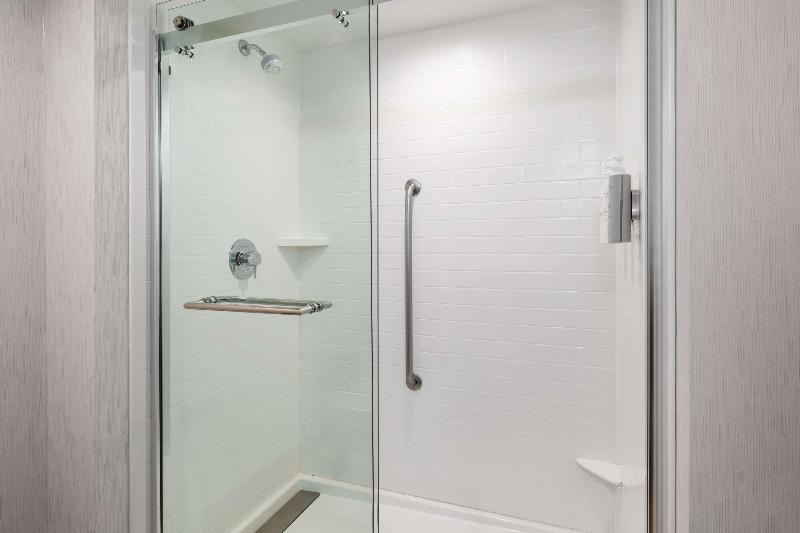 Hampton Inn Charleston-North image