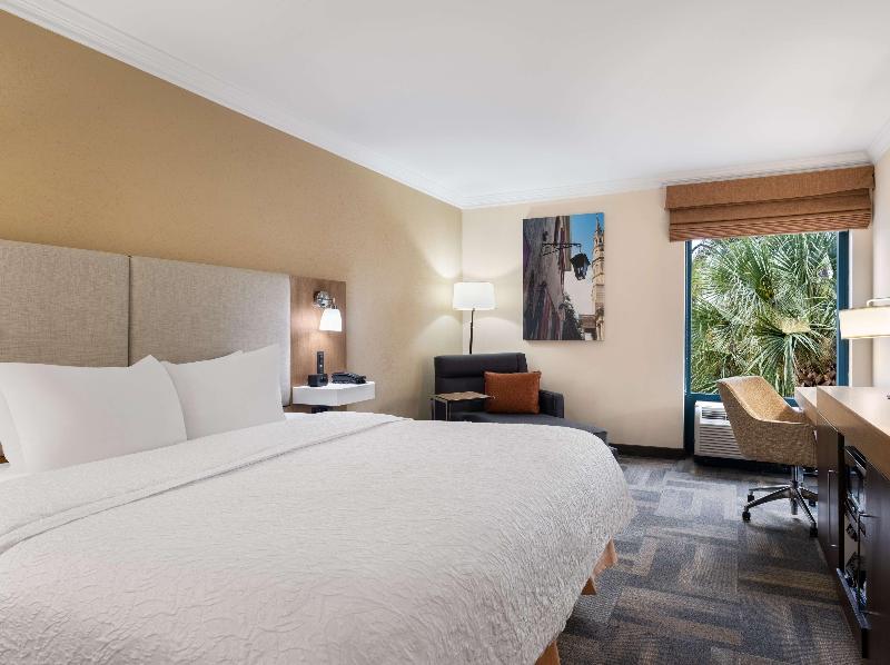 Hampton Inn Charleston-North image