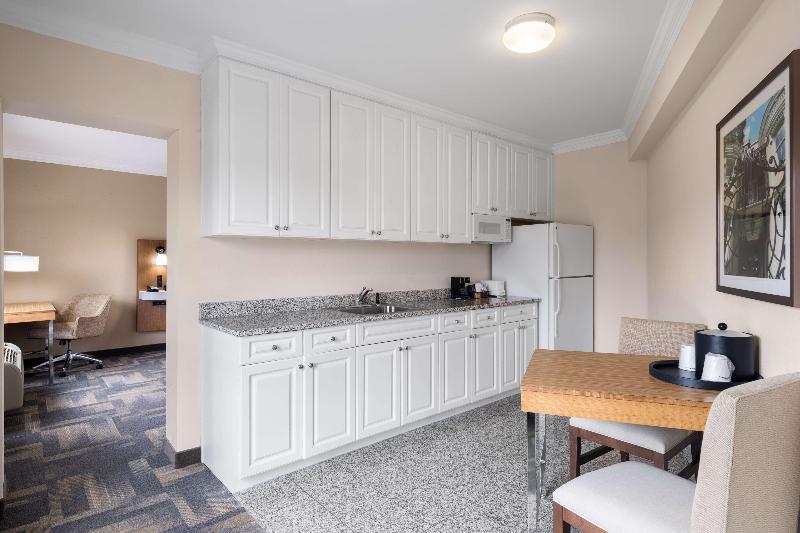 Hampton Inn Charleston-North image