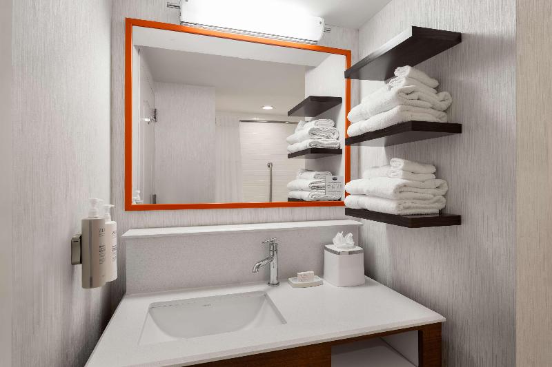 Hampton Inn Charleston-North image