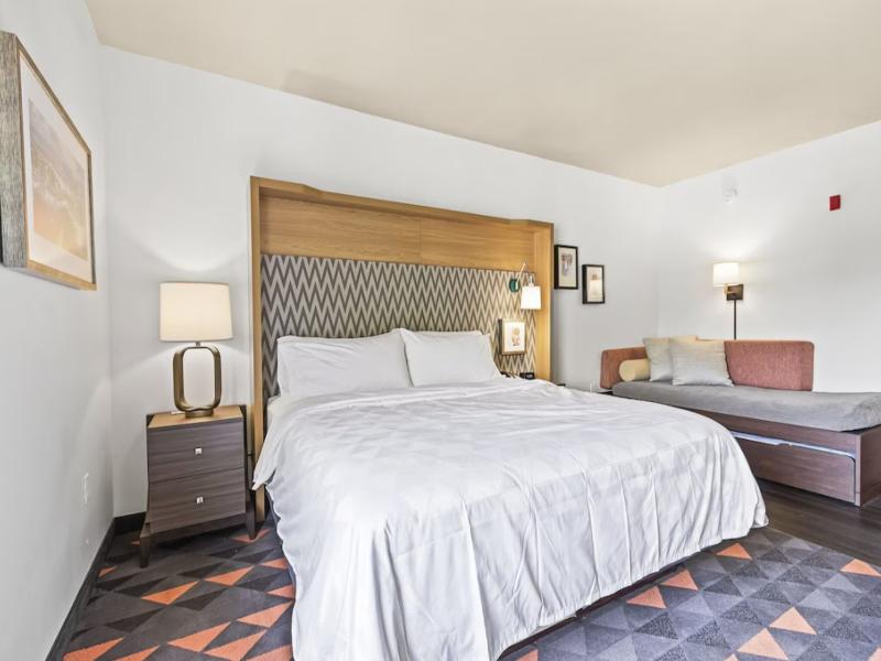 Holiday Inn St. Petersburg West image