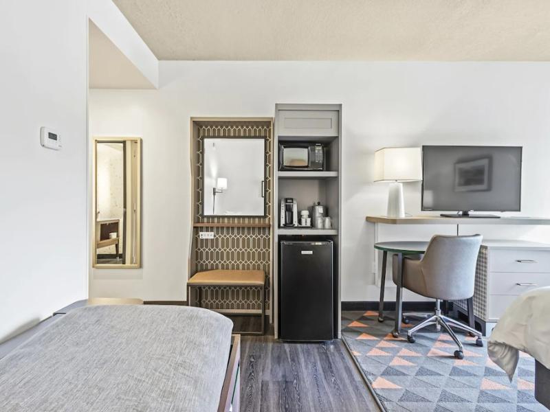 Holiday Inn St. Petersburg West image