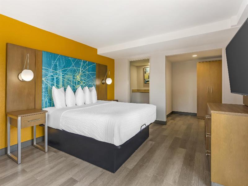 Best Western Plus Raleigh Crabtree Valley Hotel image