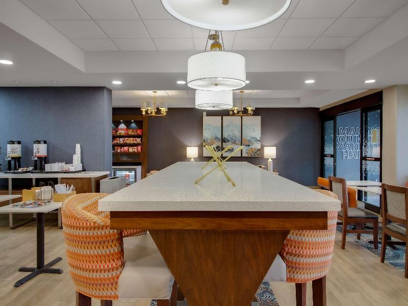 Hampton Inn Birmingham-Colonnade 280 image