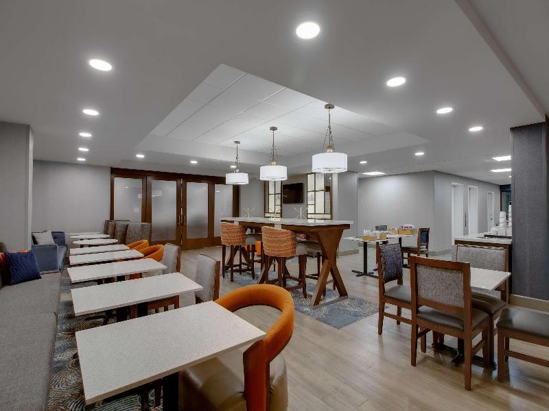 Hampton Inn Birmingham-Colonnade 280 image
