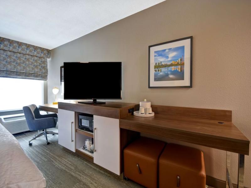Hampton Inn Birmingham-Colonnade 280 image