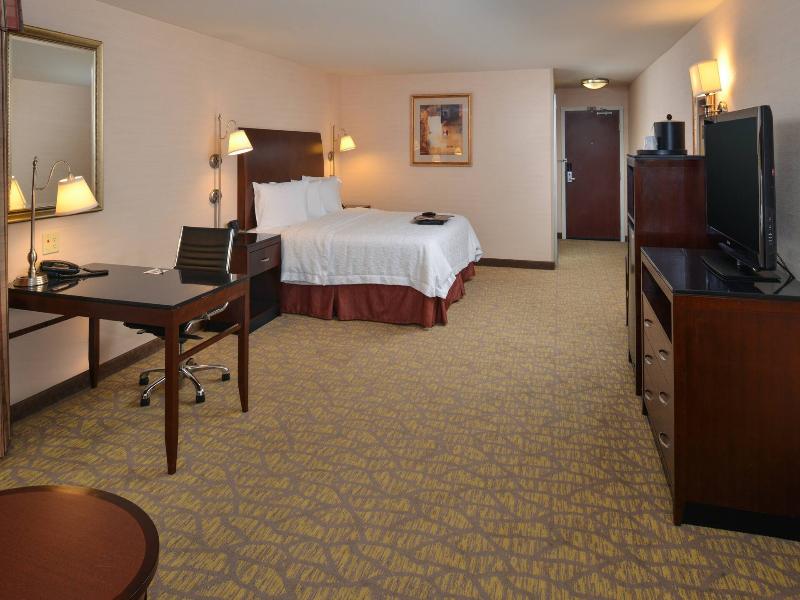 Hampton Inn & Suites By Hilton Tacoma image
