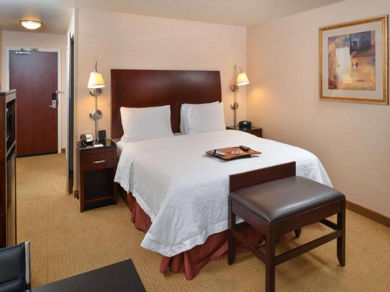 Hampton Inn & Suites By Hilton Tacoma image