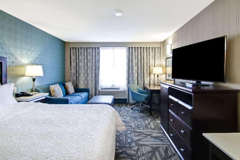 Hampton Inn & Suites by Hilton Calgary-Airport