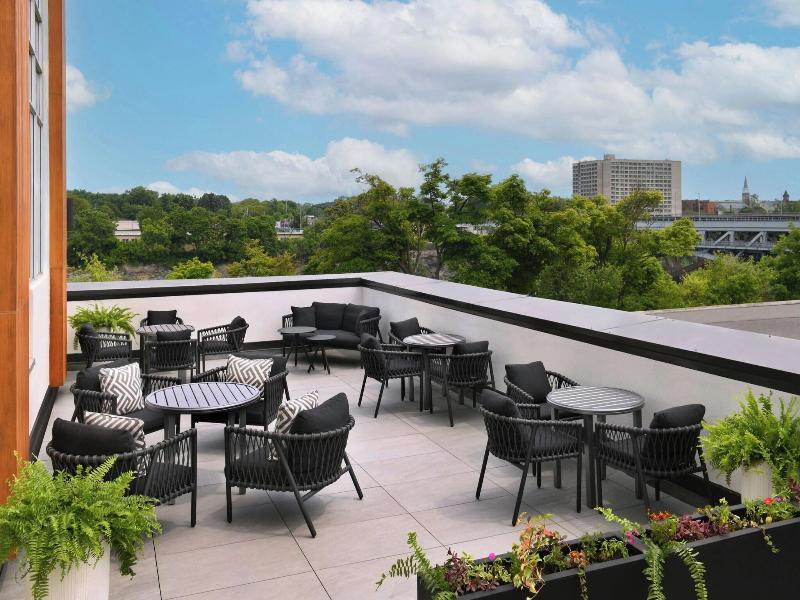 Ramada by Wyndham Niagara Falls by the River