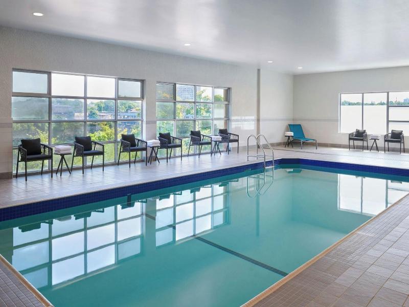 Ramada by Wyndham Niagara Falls by the River