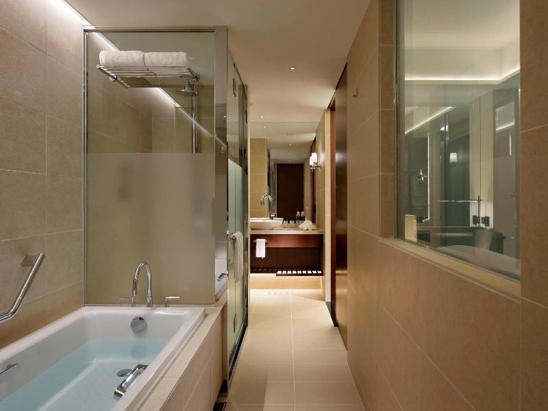 Yokohama Bay Sheraton Hotel And Towers image