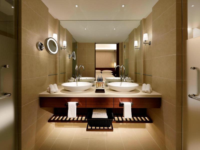 Yokohama Bay Sheraton Hotel And Towers image