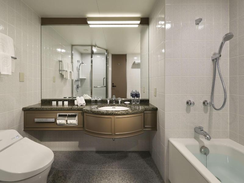 Yokohama Bay Sheraton Hotel And Towers image
