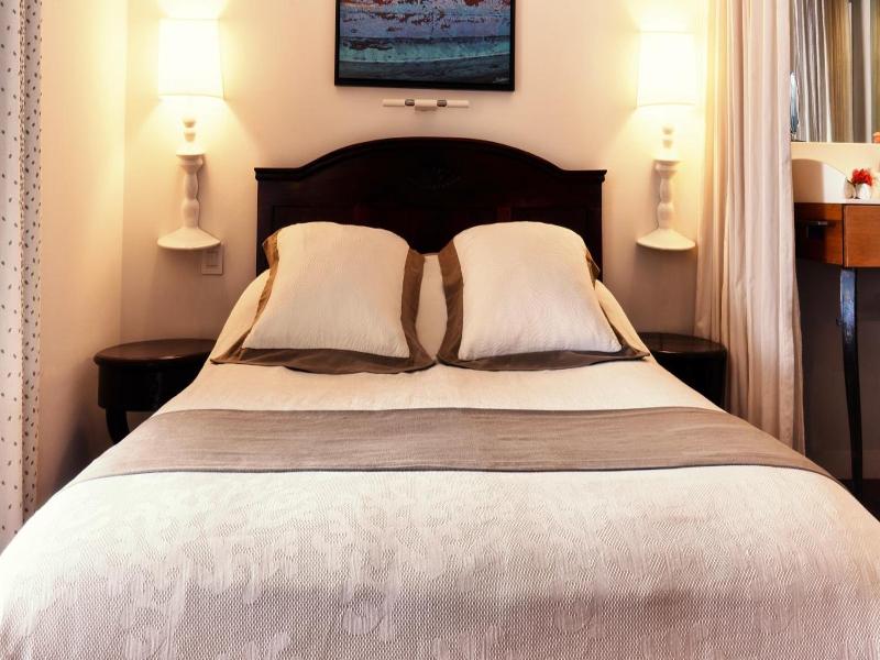 Blue Margouillat Seaview Hotel image