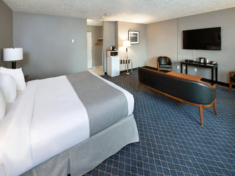 Clarion Pointe image