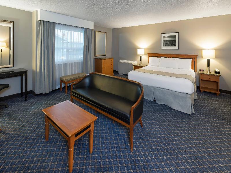 Clarion Pointe image
