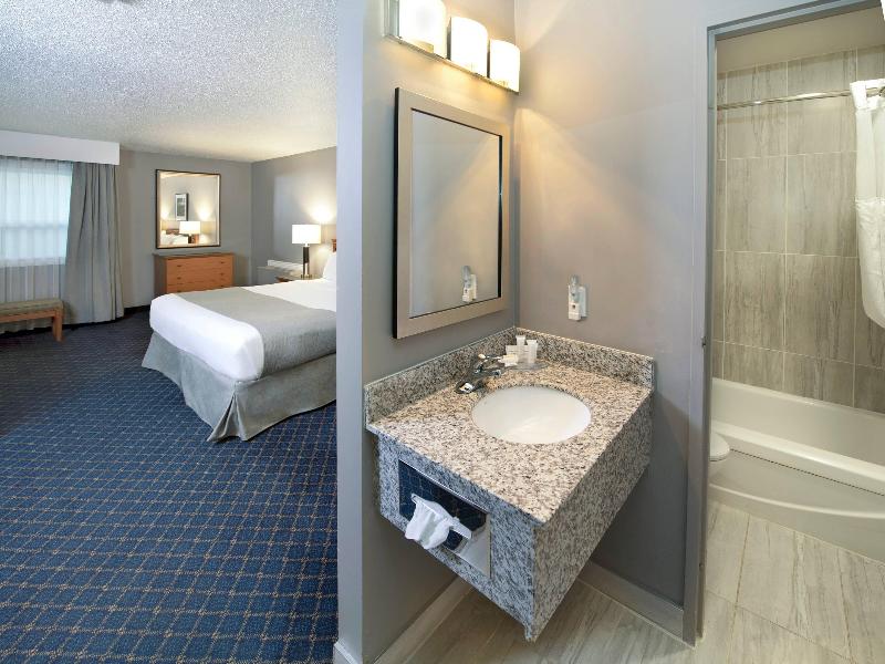 Clarion Pointe image
