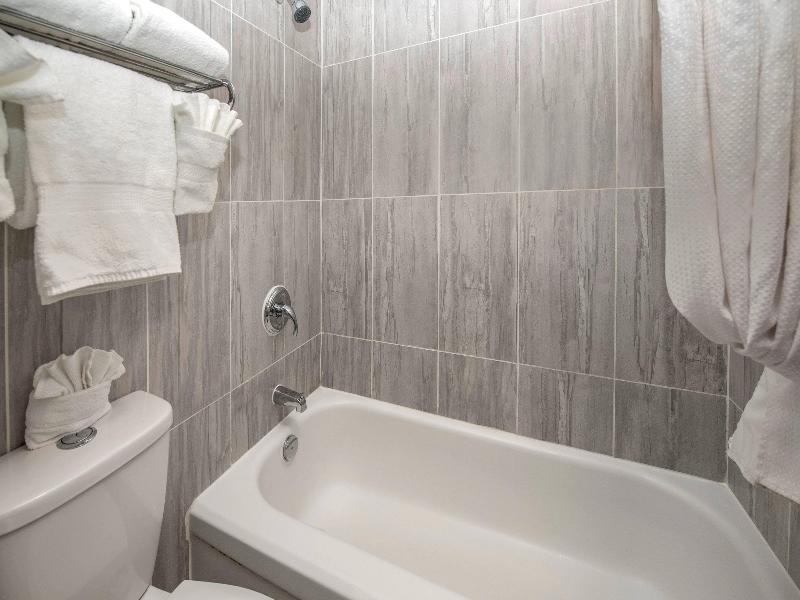Clarion Pointe image