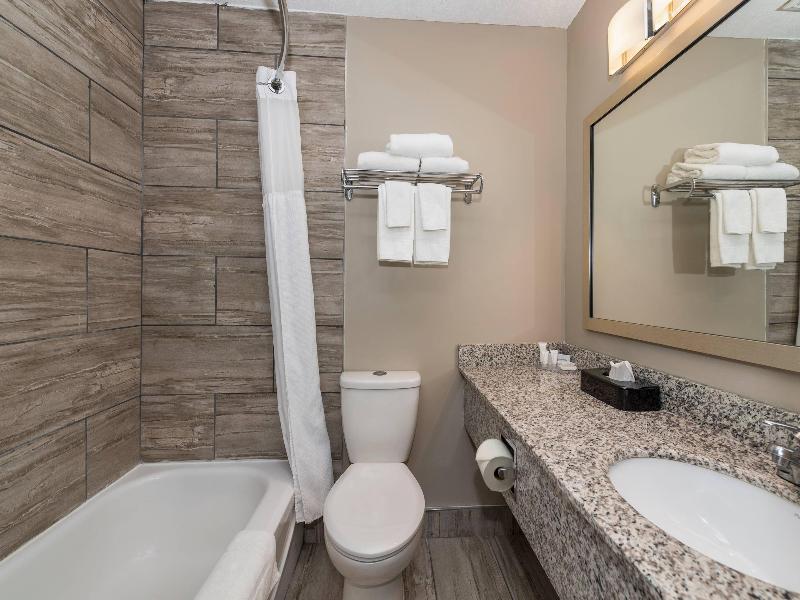 Clarion Pointe image