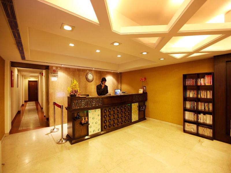 Airport Hotel Waves image