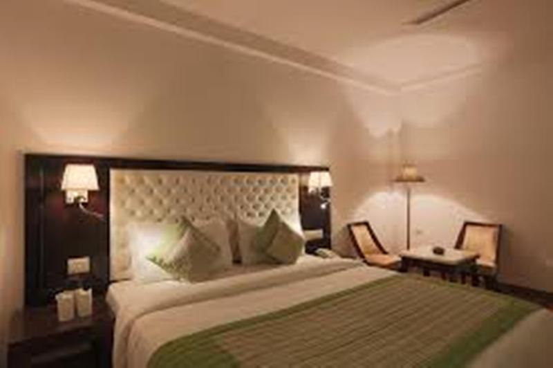 Airport Hotel Waves image