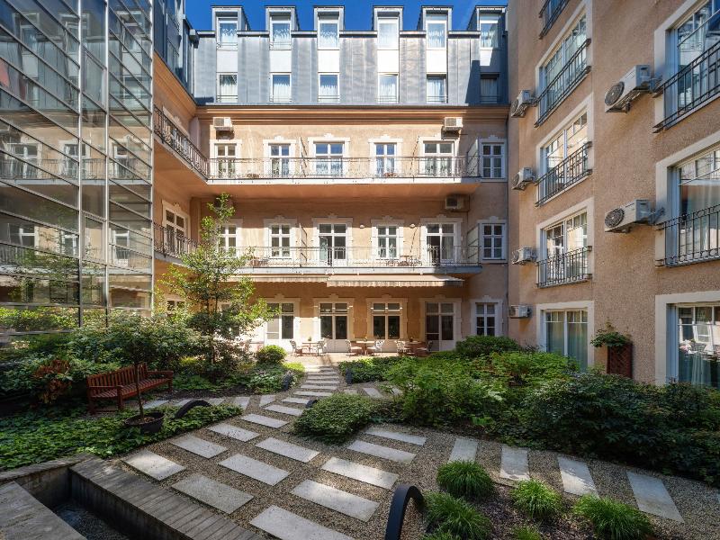 Mamaison Residence Izabella Budapest image