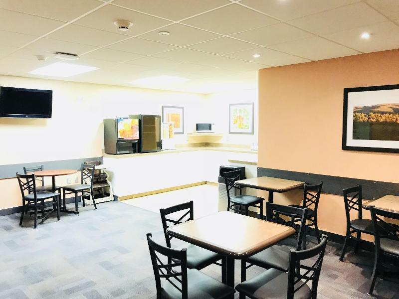 Travelodge by Wyndham Red Deer
